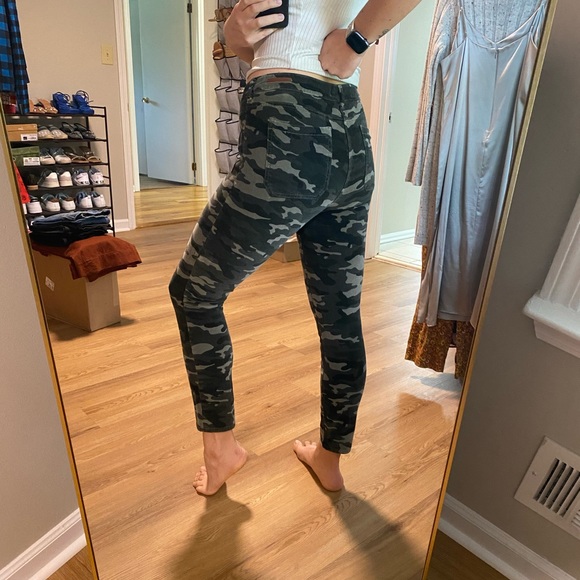 Anthropologie camo corduroy skinny pants - size 30 - Picture 1 of 3